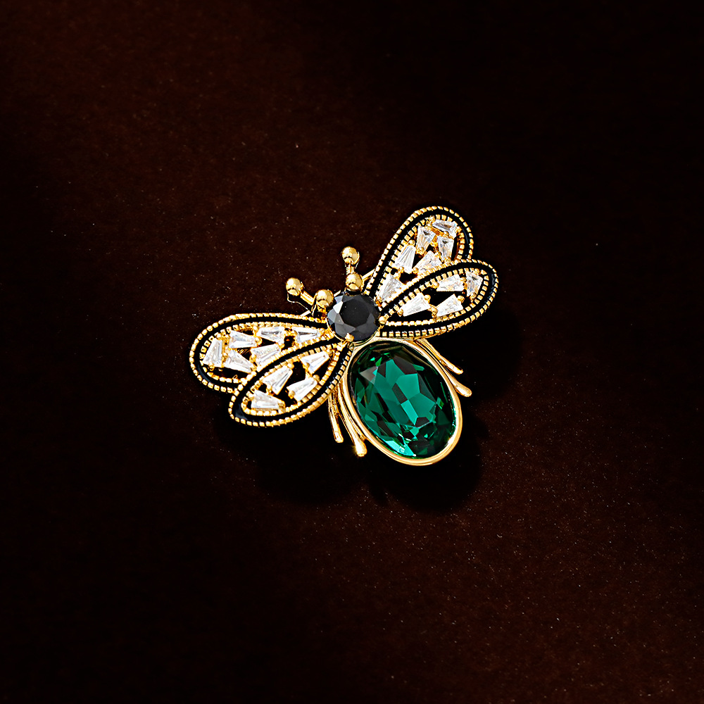 Hyacinth cute bee brooch, high-end women's exquisite brooch, Chinese-style coat suit accessory, design sense, anti-glare pin buckle details Picture