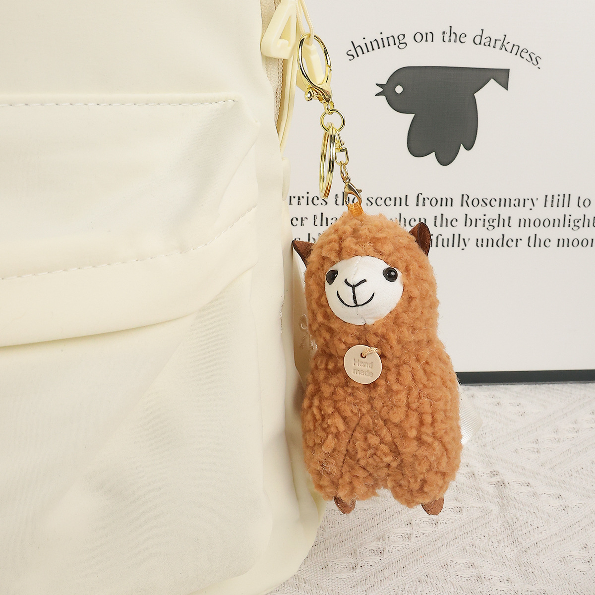 Cross-border alpaca wool keychain, schoolbag, ground promotion, practical small gift pendant, wedding throw small gift, high-end feel Application Scenario