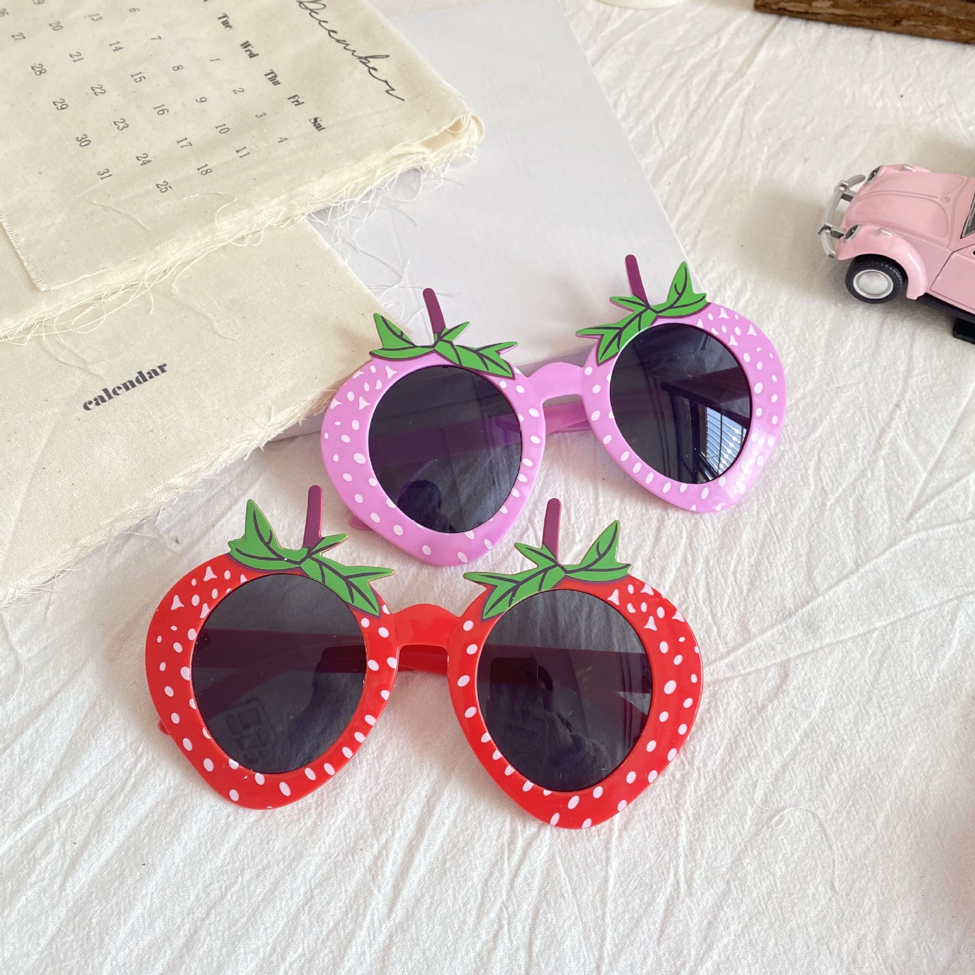 Manufacturer's supply of strange glasses, player's best friend's funny party glasses, birthday glasses, cake decoration sunglasses Application Scenario
