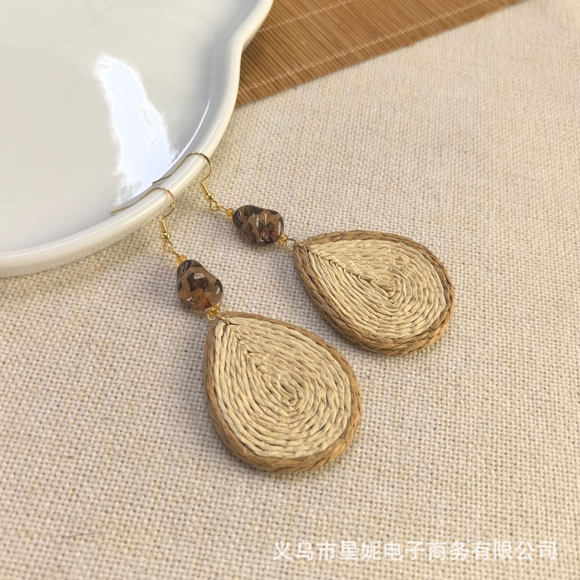 饰品/耳饰/耳环/编织水晶耳钉/不锈钢耳环白底实物图