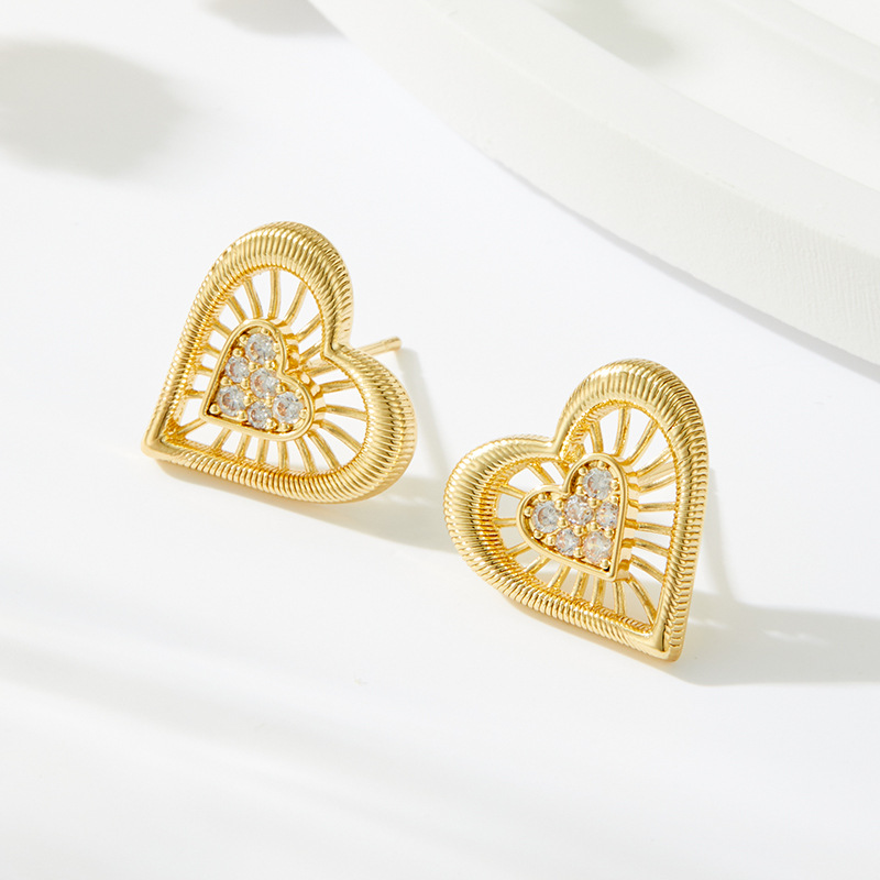 Light luxury and high-end hollowed-out heart-shaped earrings, copper alloy, real gold electroplated with zircon s925 silver needle, versatile women's earrings details Picture