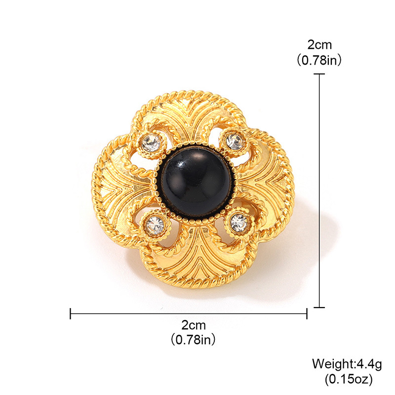 European and American retro heavy industry flower brooches for women, alloy diamond-encrusted ancient gold pins, large collar pins for suits, and accessories for men and women Application Scenario