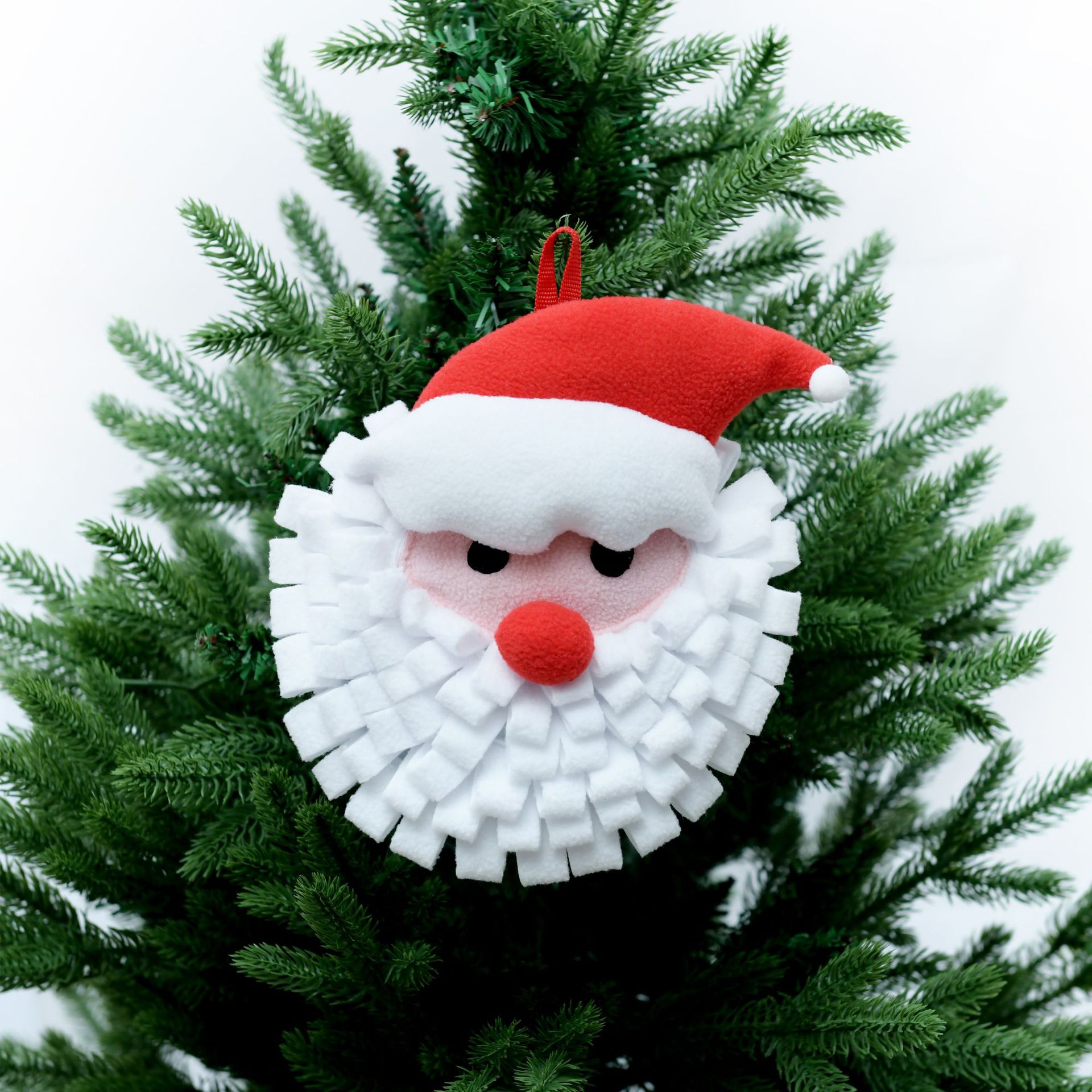 Rongka Pet Cross-border Christmas Decoration Series Pet Sniffing Pads, Interactive Fun sniffing slow Food Toys for Little pets, Christmas pet toys Application Scenario