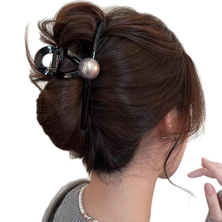 The 2025 new black hair clip for women exudes a high-end and elegant charm. It features a large volume of hair at the back of the head and a shark clip for women Item Picture