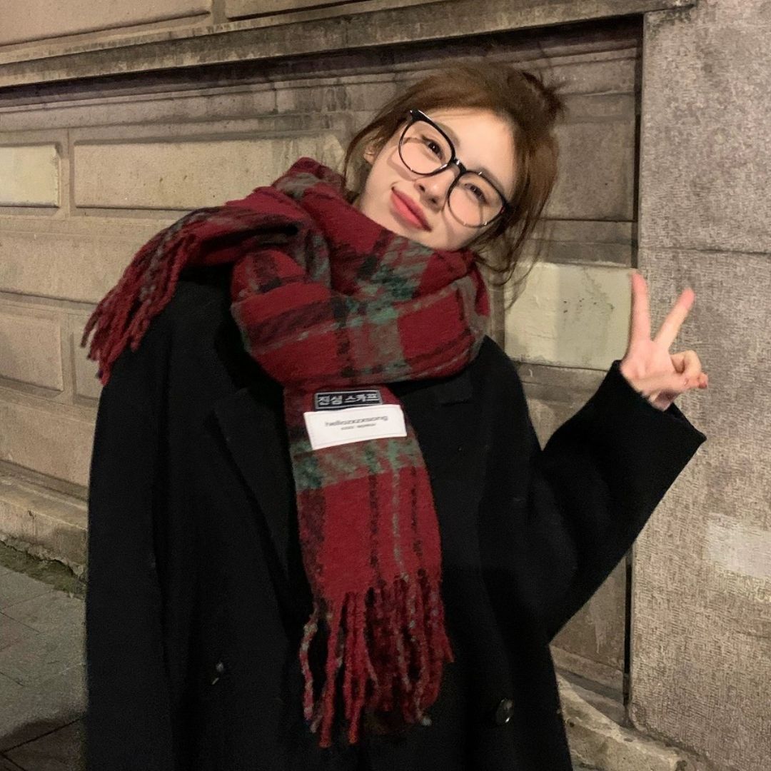 One-piece New Year red scarf for women, autumn and winter new style, Korean style, versatile, thick and warm, student high-end, soft and glutinous scarf shawl wholesale at street stalls details Picture