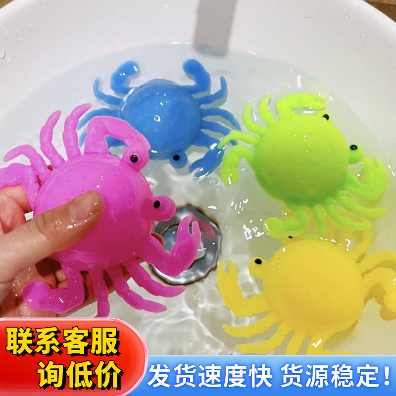 水上水气球螃蟹打水仗洗澡玩具工具摆摊河豚海边沙滩儿童章鱼戏水图