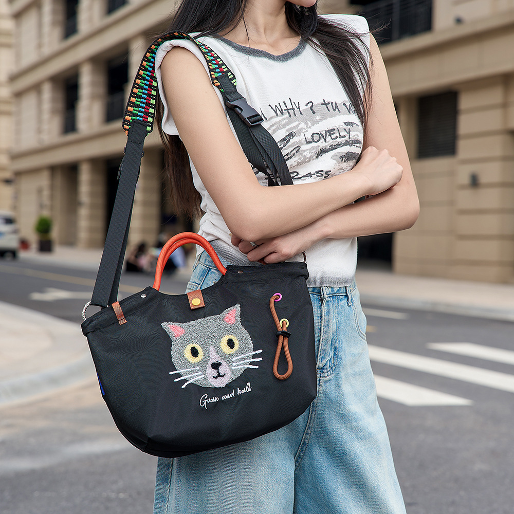 2025ins Japanese style new cute hand-carry small bag, portable for school, commuting and going out as a bento bag Specification image