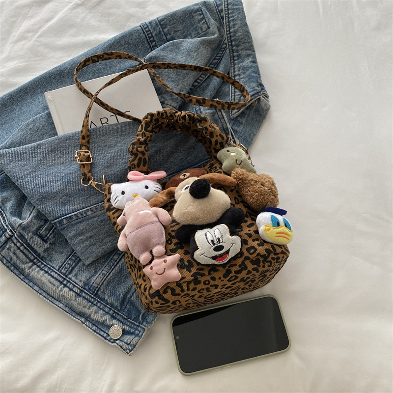 超火小众豹纹帆布包包女款秋冬流行百搭斜挎包可爱卡通手提水桶包产品图