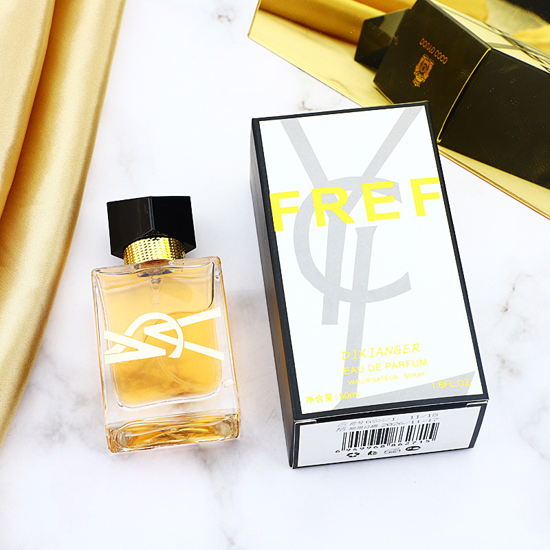 وتوزع عطور السيدة الحرة، ذات اللون الأحمر المتفجر (Warmkiss)، عبر عبر الحدود، بخكهة العطر الخفيف Specification image