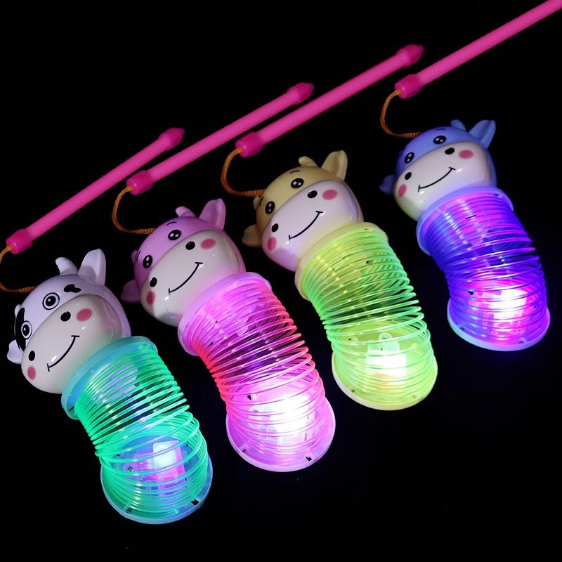 Cartoon rainbow circle spring hand-held lanterns and hand-held glowing bull lanterns are selling well at street stalls as toys for the Year of the Ox details Picture