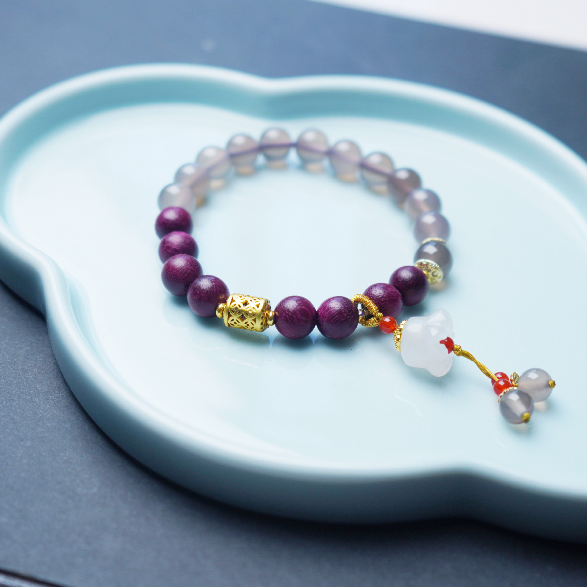 Wholesale of vintage natural grey agate lily of the valley handcrafted bracelets, sandalwood running rings, cultural play Buddhist prayer beads, men's and women's jewelry details Picture