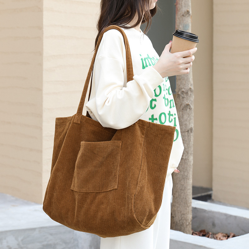 Korean retro corduroy underarm bag, ins artistic large-capacity handbag, trendy and fashionable canvas single-shoulder women's bag Application Scenario