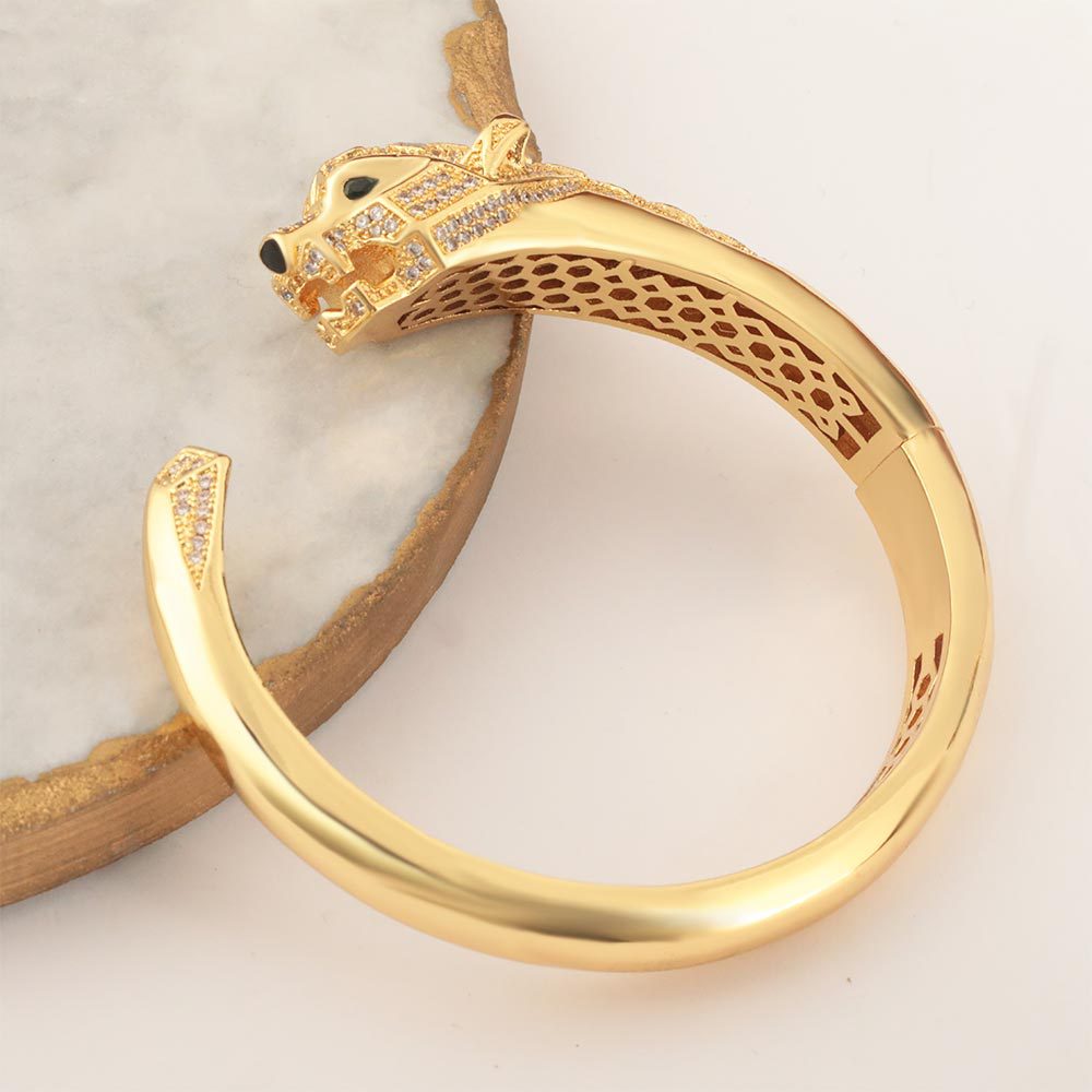 The powerful and imposing zircon leopard bracelet in European and American style is a trendy and fashionable leopard head open bracelet accessory for both men and women Specification image