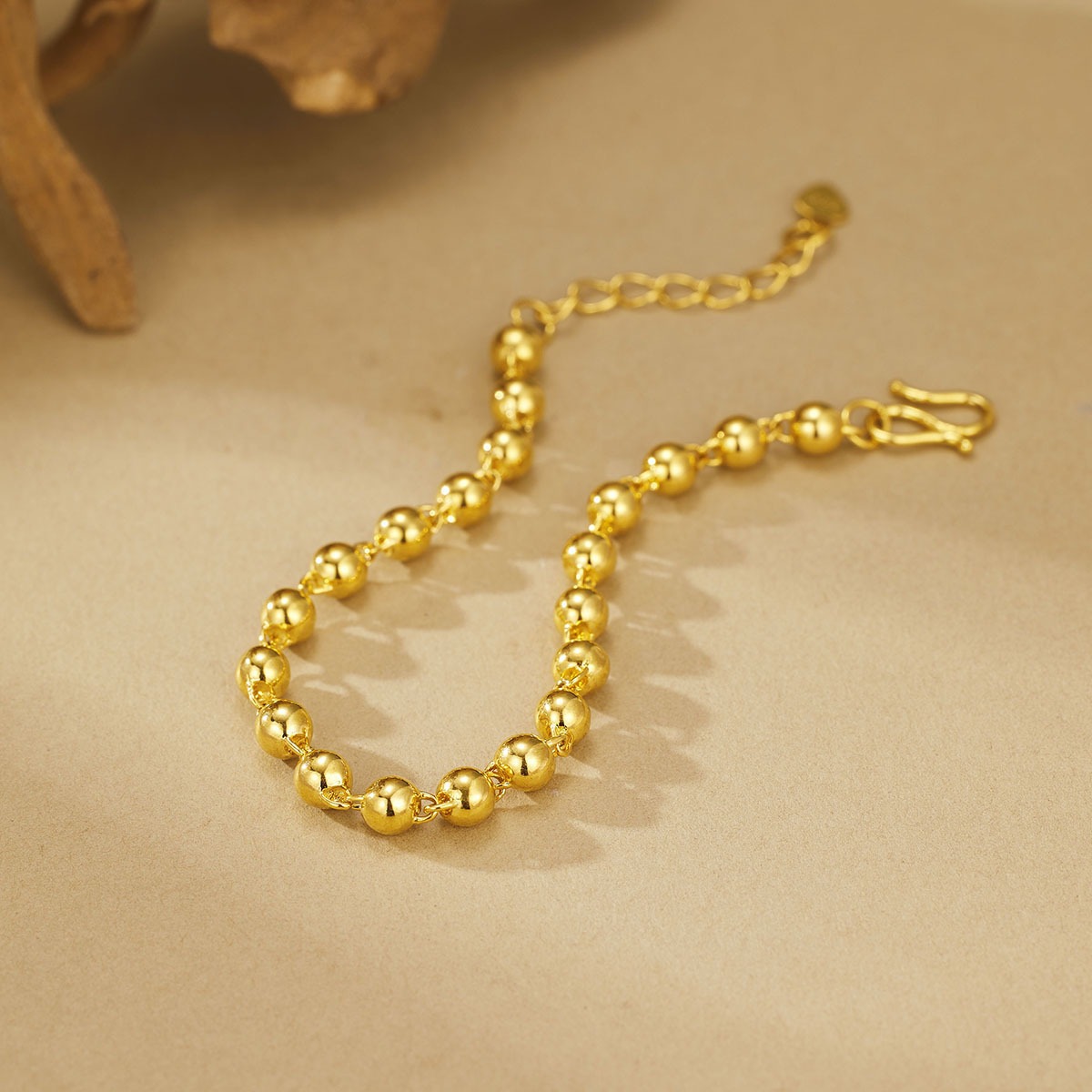 The new simple copper gold-plated bead bracelet is versatile and fashionable. It is the same as the new Chinese-style peace bead bracelet on Douyin Application Scenario