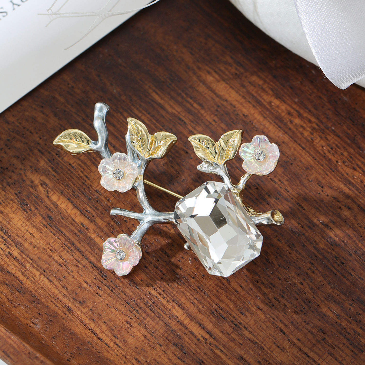 法式优雅气质百搭仿贝壳珍珠树枝胸针复古名媛别针西装披肩扣针