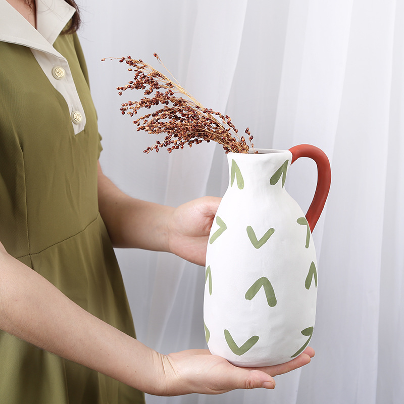 2026 Niche cream-style ceramic milk pot, vase and flower vases, high appearance level, living room flower arrangement set, light luxury for homestay Application Scenario