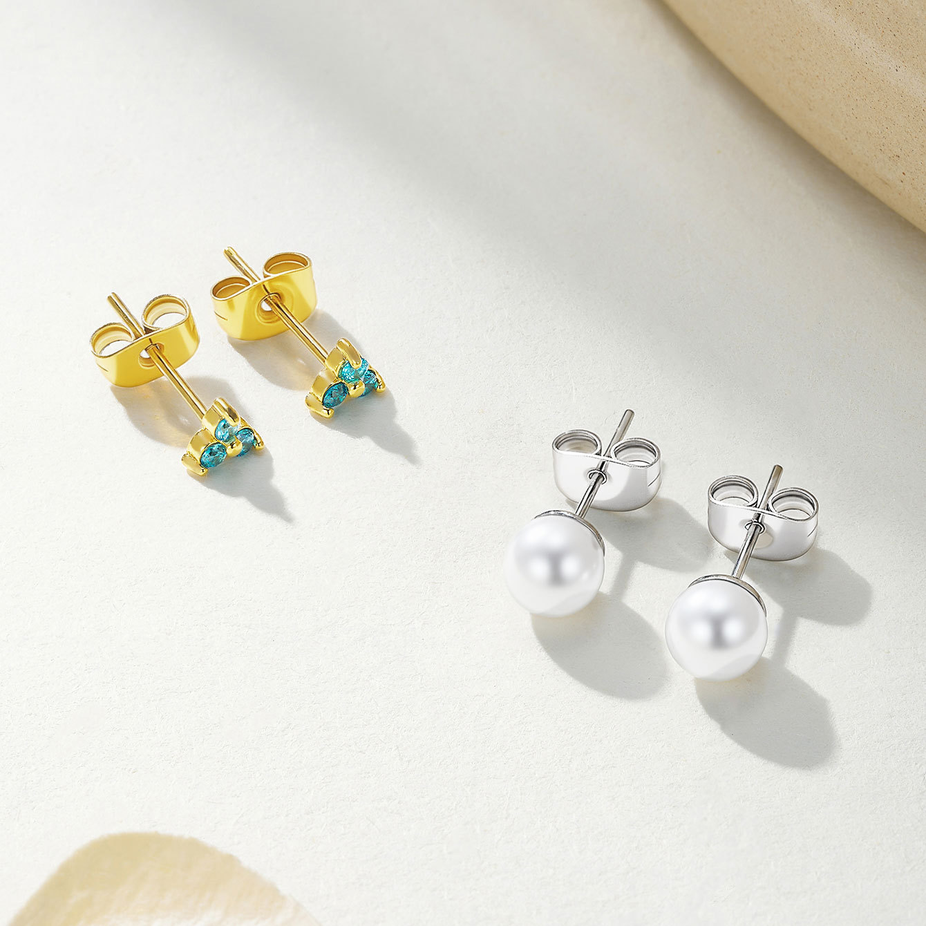 跨境时尚优雅女士配饰三角形宝石点缀圆形白色珍珠不锈钢耳钉饰品