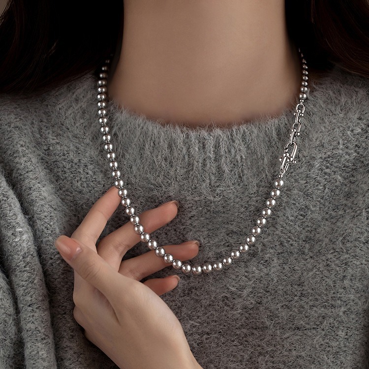 Shi Jia Zhen Duo Duo Mottled grey pearl neck chain horseshoe buckle Women's 2024 new bestseller sweater chain collarbone chain Light luxury
