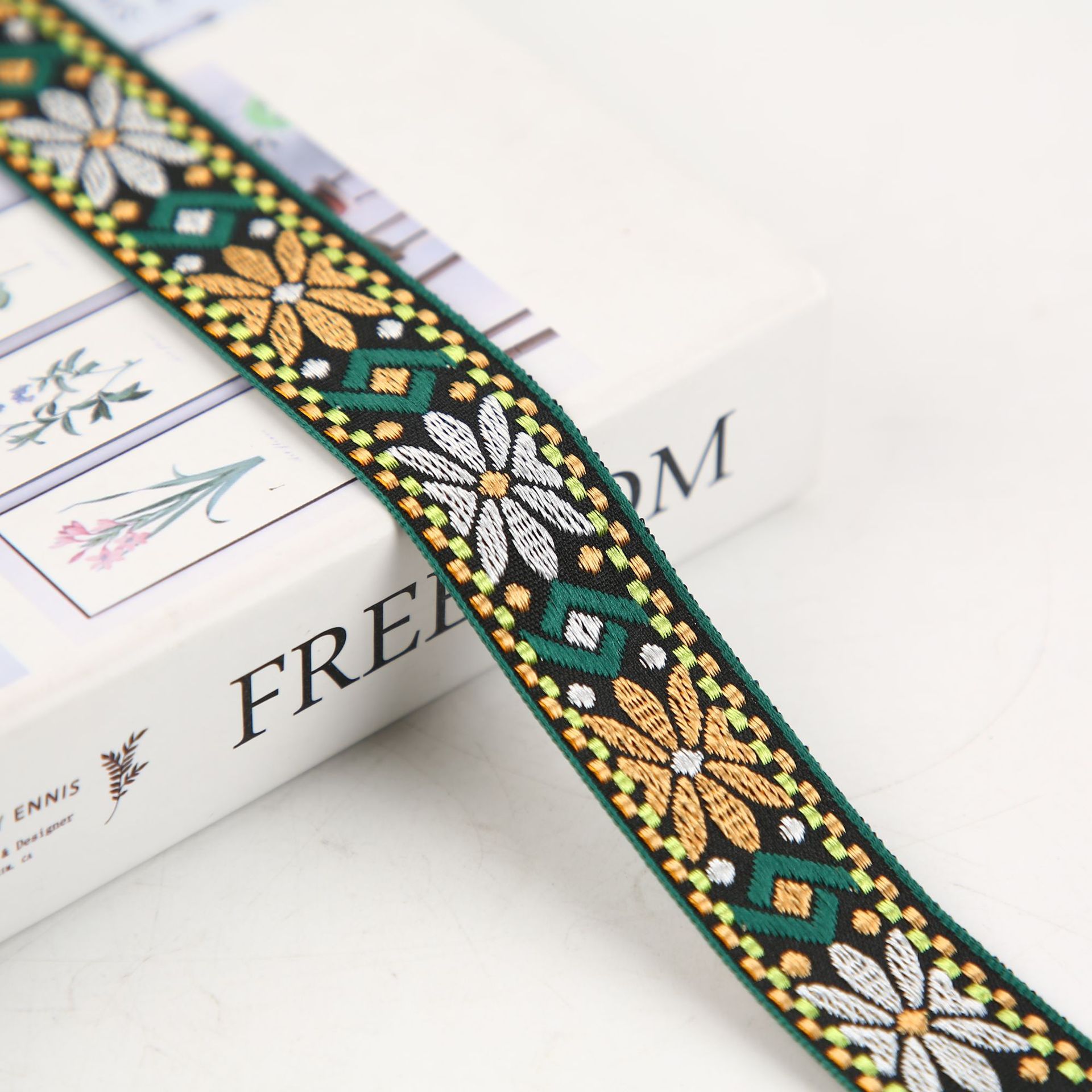 Wholesale of 2.5 cm ethnic-style jacquard ribbons, hair accessories, headwear, ethnic webbing and ethnic clothing accessories in stock Specification image