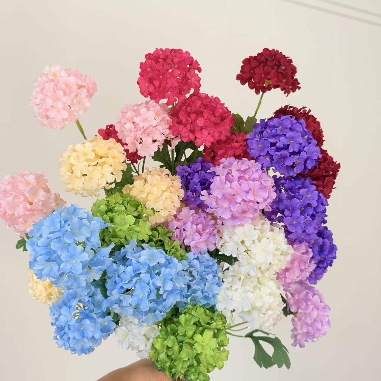 梦幻4头绣球仿真花婚庆婚礼堂布景插花家居假花批发多头仿真绣球