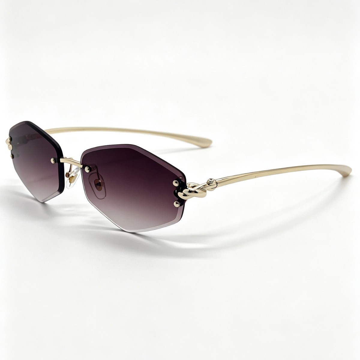 Fashionable polygonal sunglasses for women and men, polarized sunglasses with prescription, trendy and versatile eyewear accessories Application Scenario