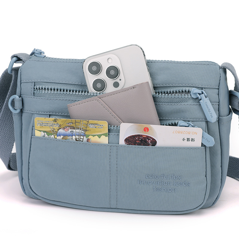 The new versatile nylon single-shoulder bag for women is a simple, casual and lightweight crossbody bag for commuting Item Picture