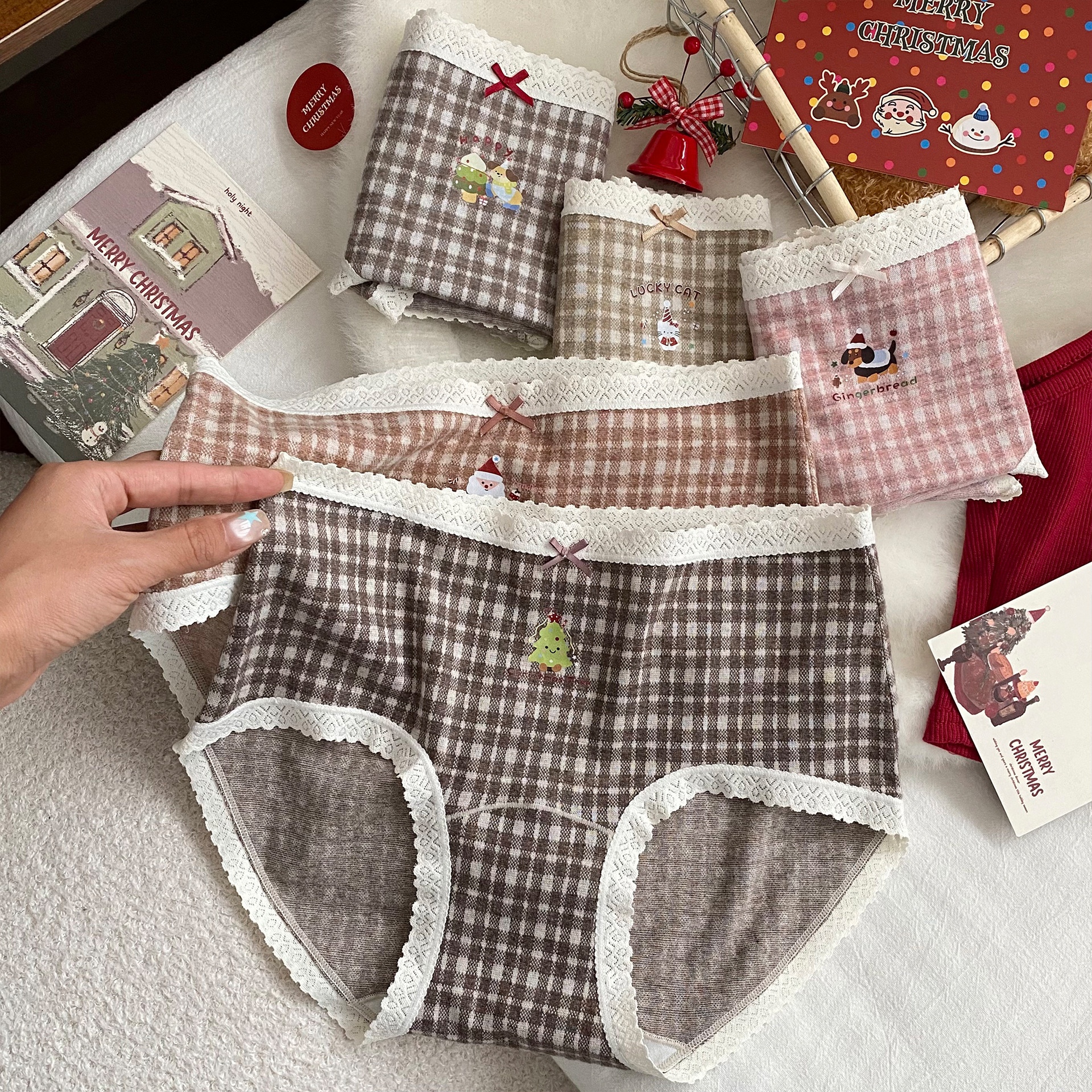 Christmas-themed frosted underpants for women, high-elastic 10a antibacterial cotton crotch wraps around the buttocks, nude girl triangle pants Application Scenario