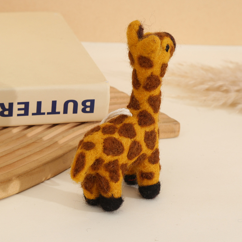 Korean-style wool felt pendants, giraffe 3D doll pendants, creative bag pendants, Latongke cute pendants Specification image