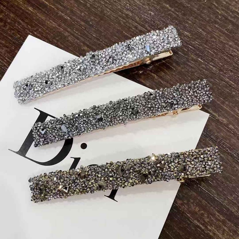 Spring's new simple and fashionable one-line duckbill clip, a popular full-diamond duckbill clip with a fringe and a seaside clip accessory details Picture
