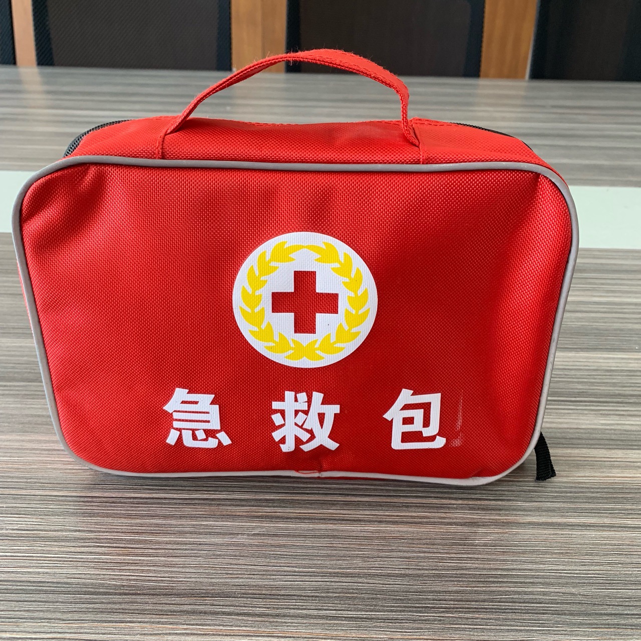 Customized Red Cross first aid kit, humanitarian love and dedication training kit, emergency toolkit with LOGO printing details Picture