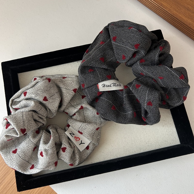 Korean heart-shaped printed hair band, sweet polka dot heart-shaped large intestine hair band, high-end and elegant, versatile hair accessory new style