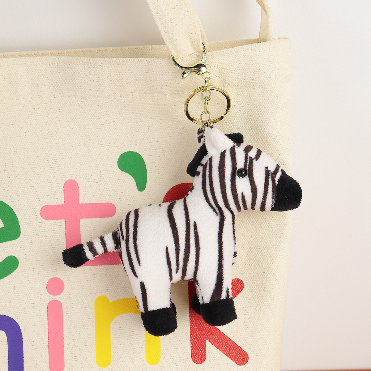 High-end cross-border giraffe and zebra keychain ring, pony schoolbag, small pendant accessory, gift pendant piece Specification image