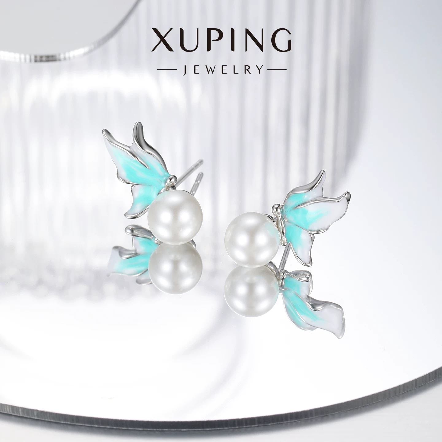 Xuping French imitation pearl Oil Drip series butterfly stud earrings, elegant and gentle, with a gradient color for autumn and winter earrings for women