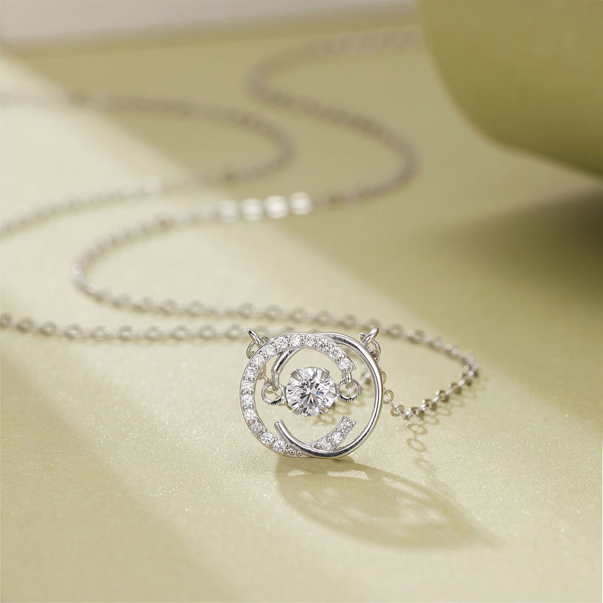 s925 silver necklace, women's double C, Beating Heart, fashionable and dynamic, light luxury letter, light luxury style, niche design coldbone chain Specification drawing