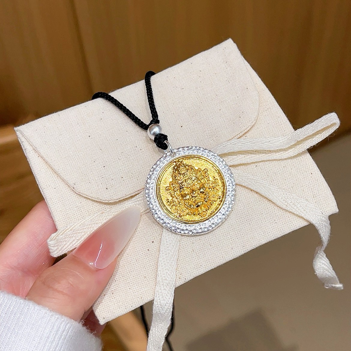 铜镀苗银藏传文化金银撞色黄财神吊坠复古民族风个性重工设计项链图