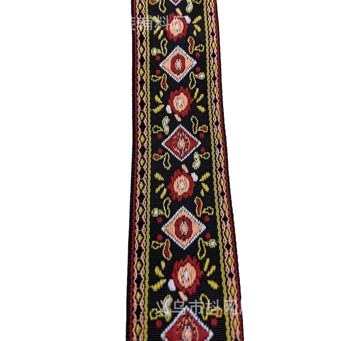 3-2 ج) التطريز الوطني بشريط من الشعر وعروض من أغلفة الملابس Item Picture