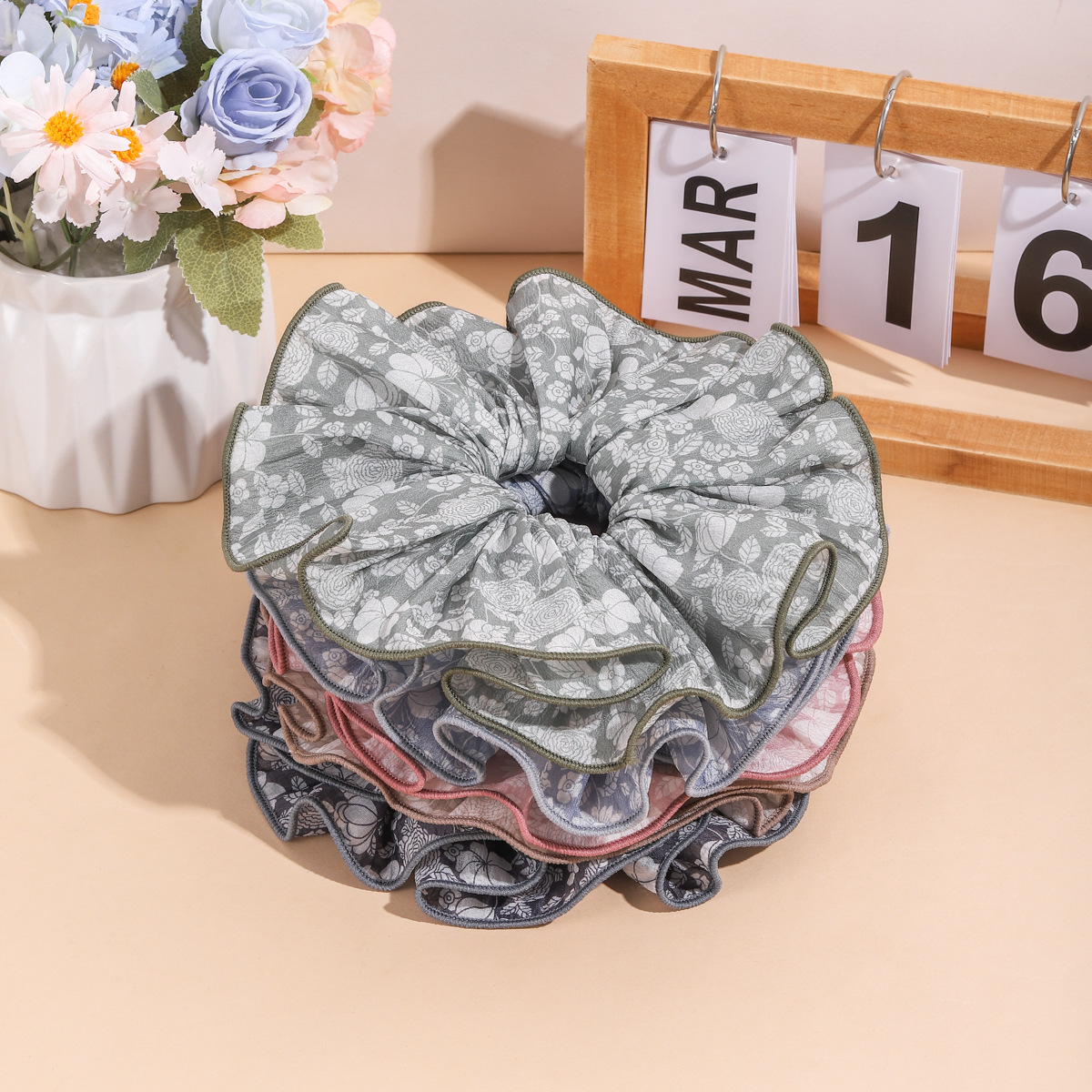 Korean retro summer large intestine hair band for women, light-colored fabric large hair tie, versatile fabric hair tie and hair accessory Specification image