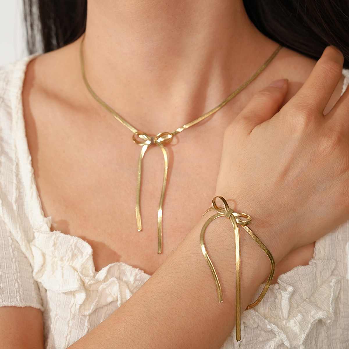 跨境新款不锈钢蝴蝶结设计蛇骨扁链简约百搭轻奢小众钛钢手链高级