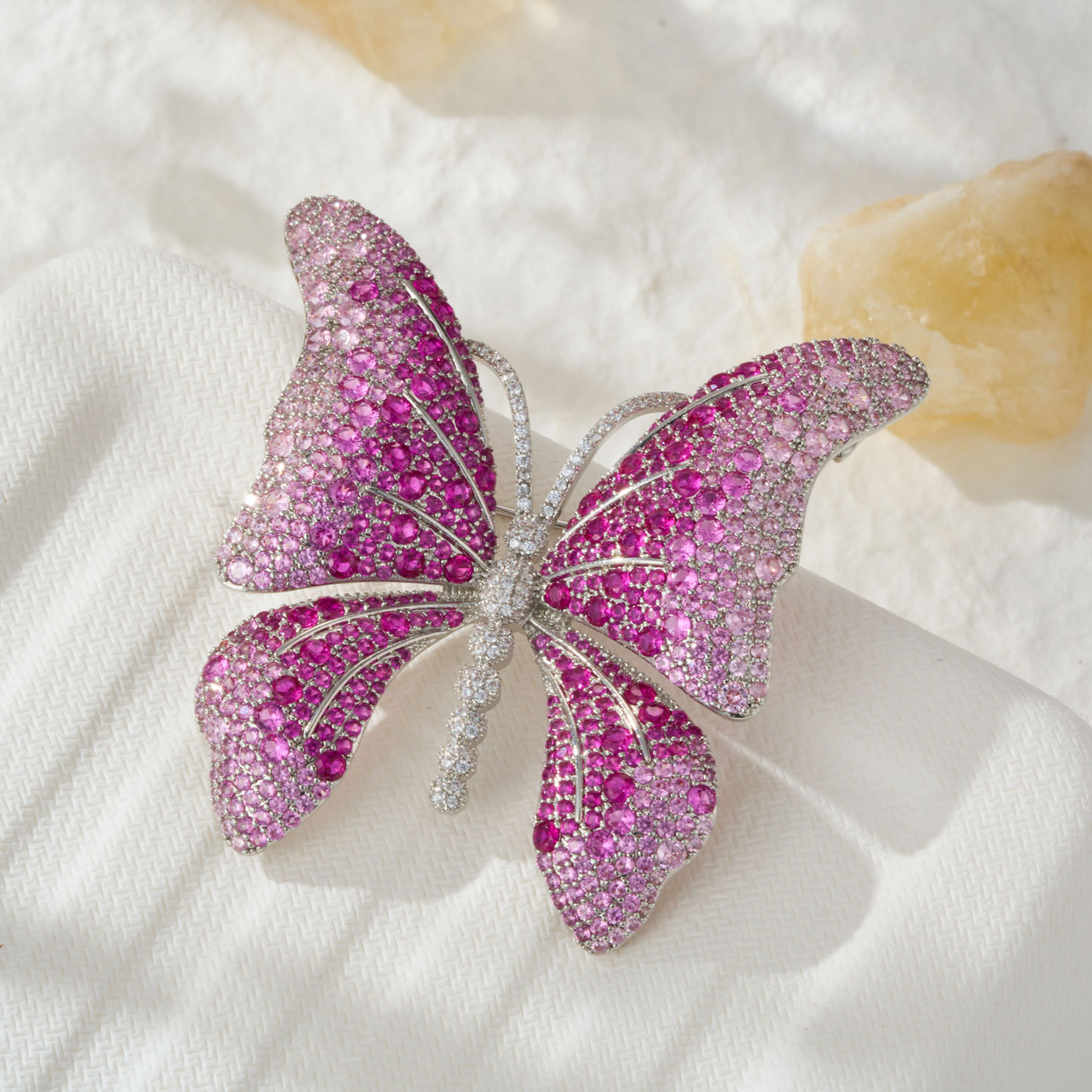 A new exquisite brooch with a light luxury and high-end gradient butterfly design, made of copper alloy and slightly inlaid with zirconium, is a versatile and fashionable accessory