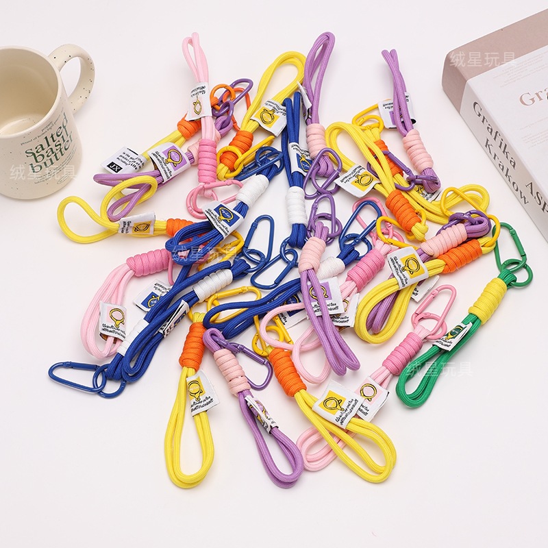 Creative figurine pendant accessories, couple mobile phone lanyards, keychains, hand-woven color-blocked hand lanyards, water cup bag pendants Specification drawing