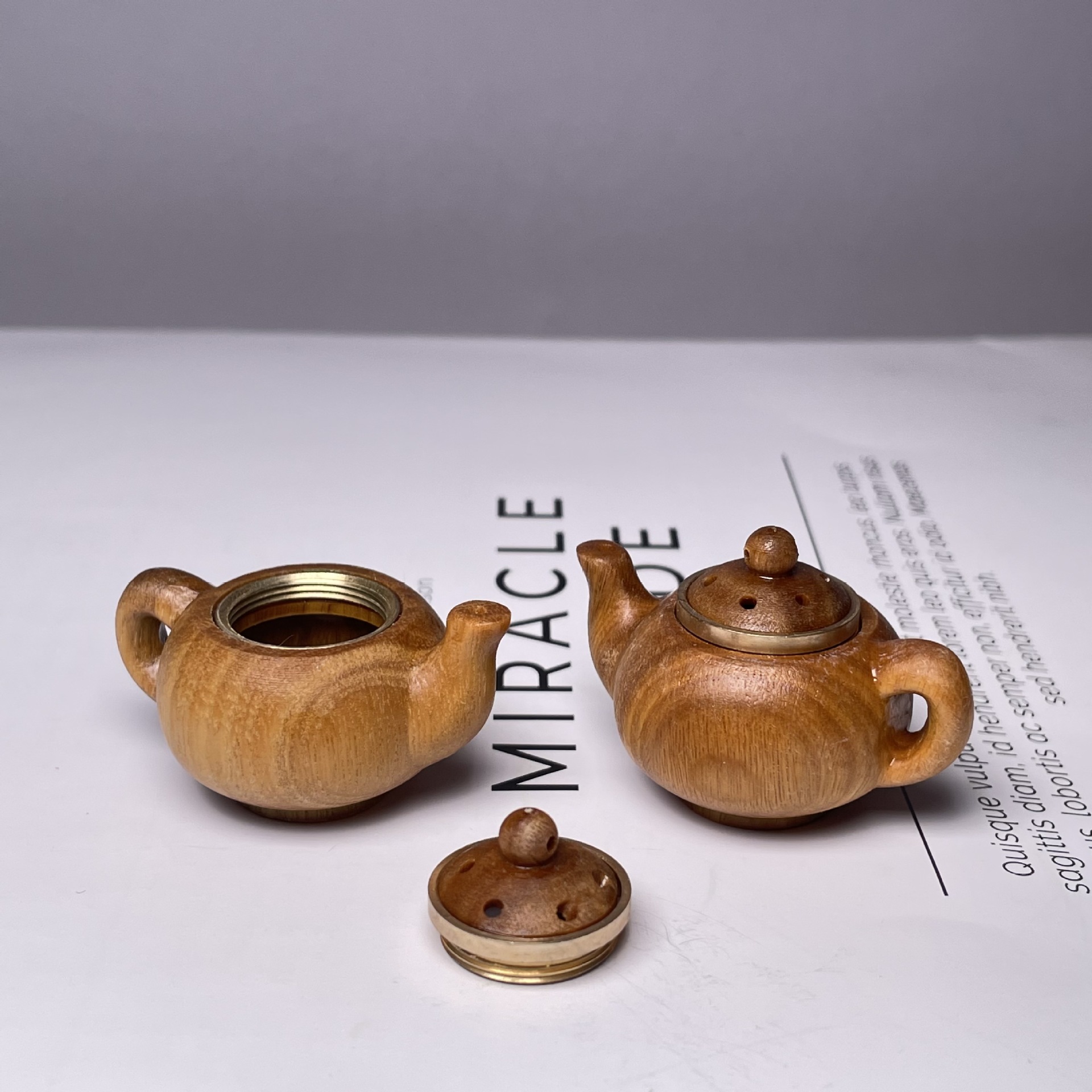 Chinese-style green sandalwood hollowed-out sachets, Xi Shi lanterns, peony and lotus flowers, handle POTS, diffusers, pendants, sandalwood ornaments and decorations Specification image