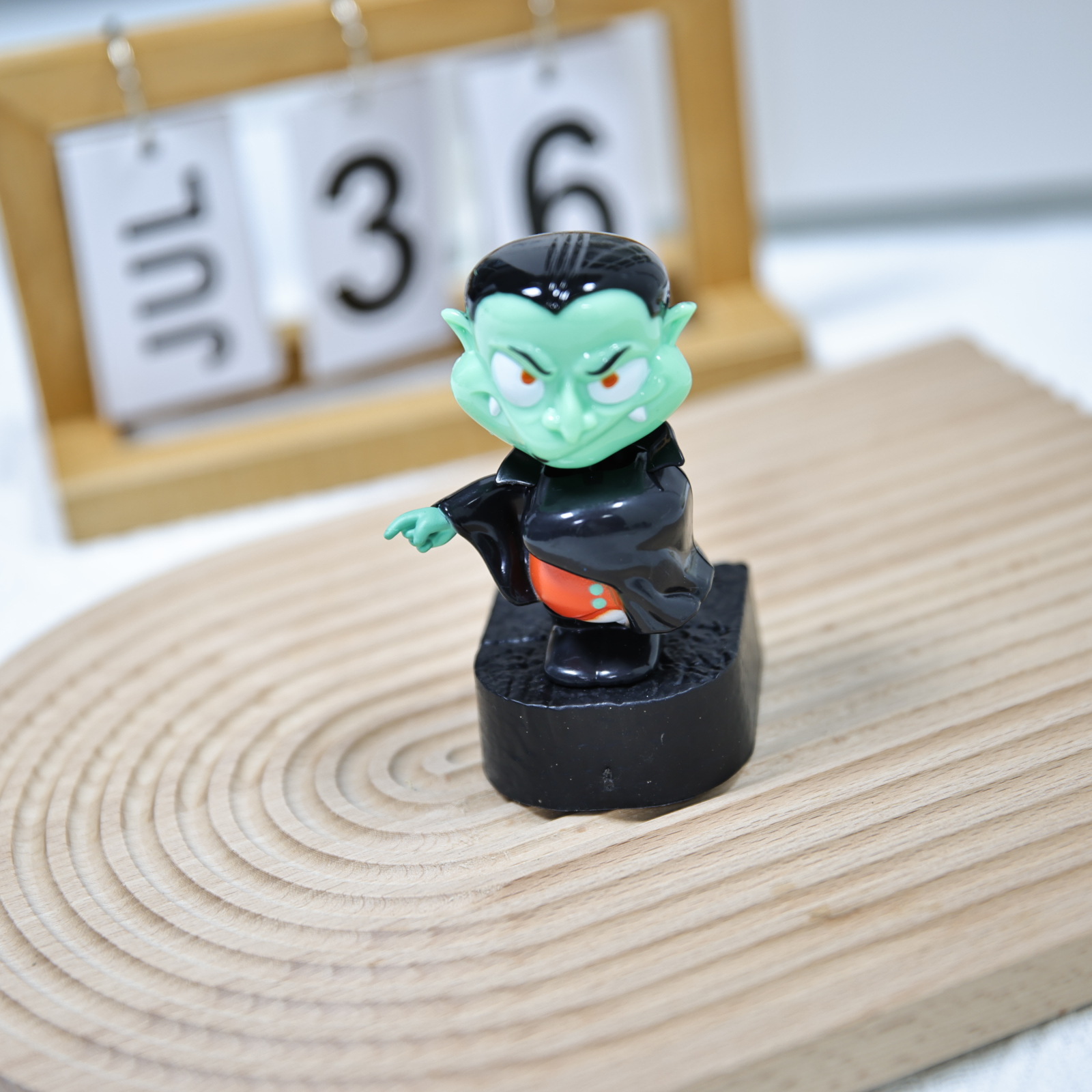 Halloween Vampire Solar Shaking Doll Car Accessories Vampire Swing Gifts in stock available for wholesale