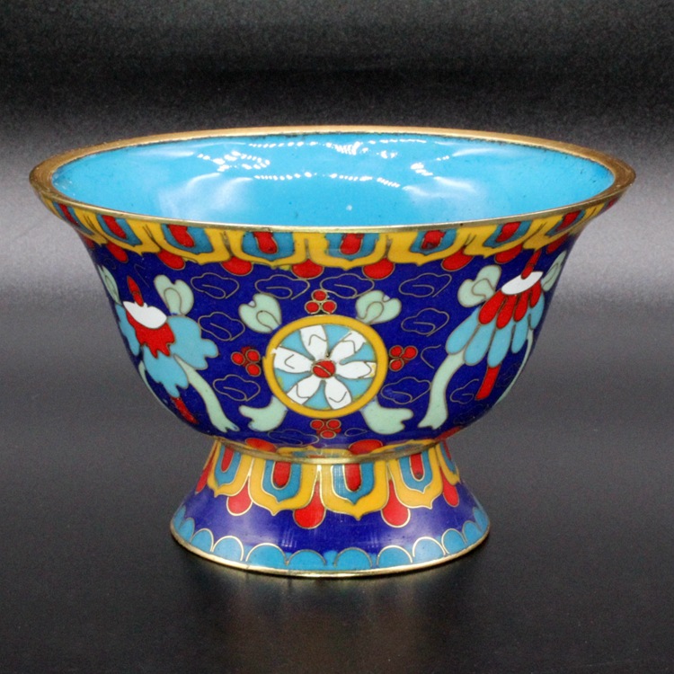 The cloisonne eight-treasure bowl is a traditional copper body, cloisonne enamel, polished, high-legged, eight-auspicious offering bowl and water bowl