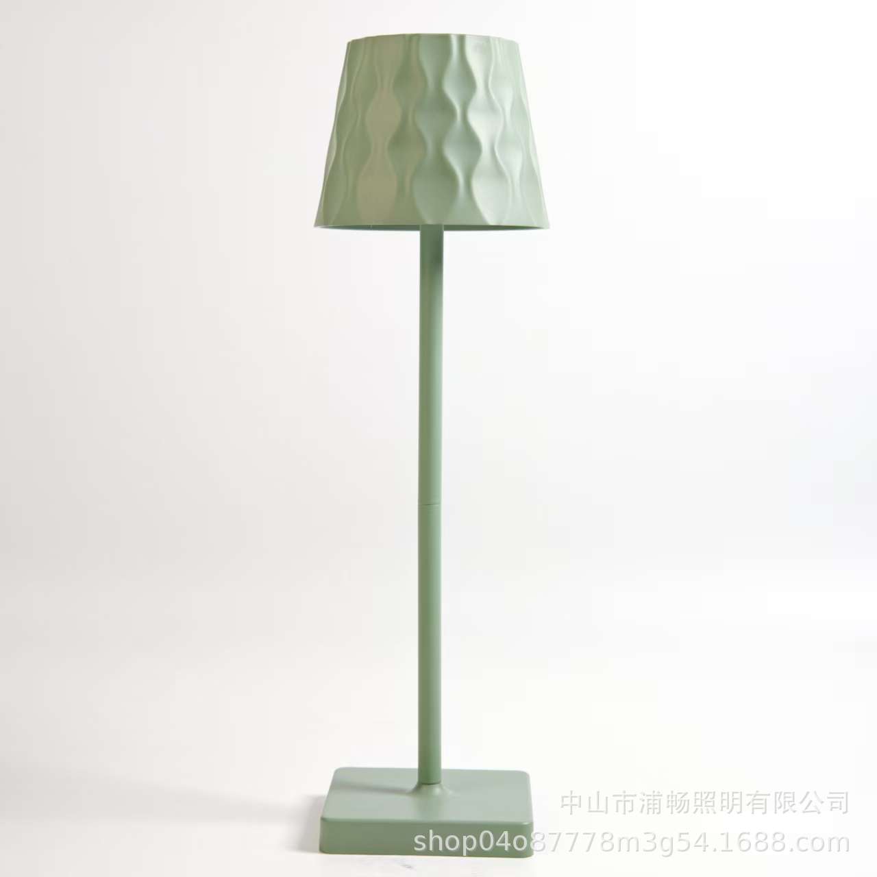 Cross-border creative ironwork high-legged bar table lamp, charging lamp, outdoor restaurant table, retro bedroom bedside night light Item Picture