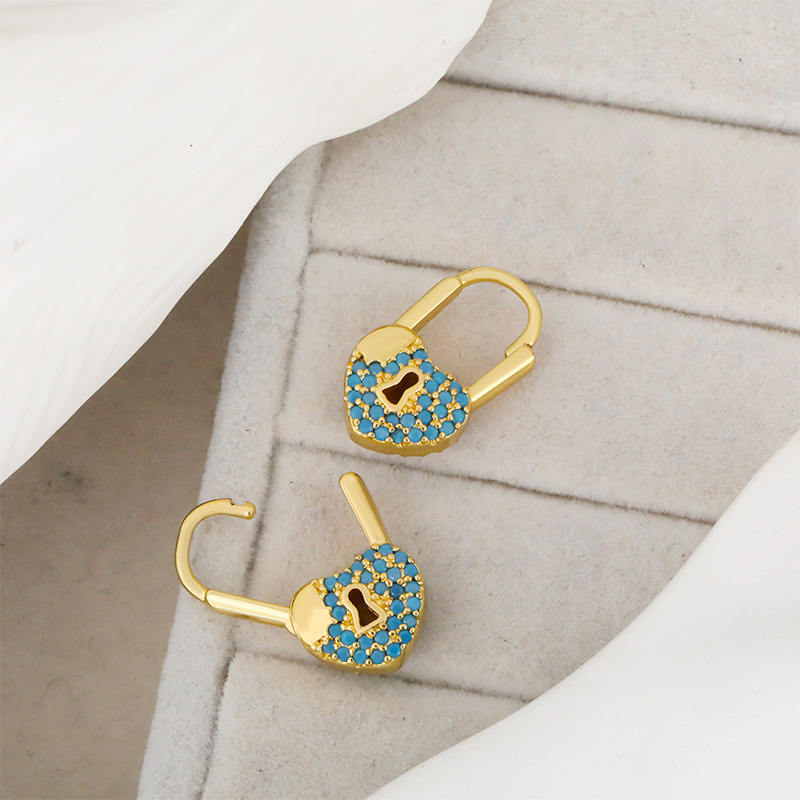 Cross-border source fashion European and American cold style heart-shaped lock earrings, women's brass plated with real gold and slightly inlaid zircon color preservation earrings full figure