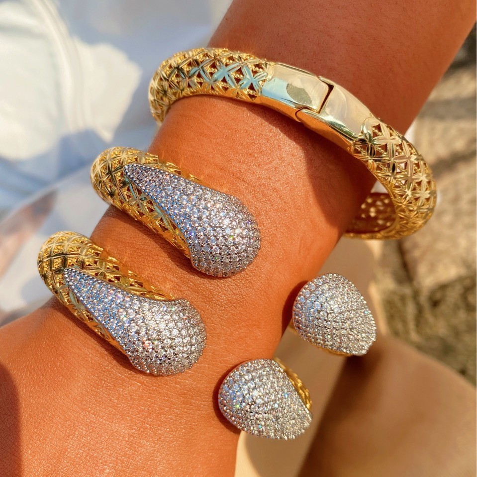 A popular European and American hollowed-out zircon elastic bracelet and ring with a two-color design, fashionable and individual accessory wholesale bestseller details Picture