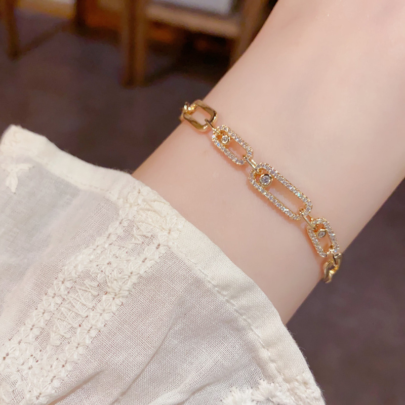 Moda transfronteriza moda ligera extravagancia con diamantes anillos de cadena geométrica pulsera de nicho temperamento diseño único sentido versátil pulsera superflash para mujeres Application Scenario