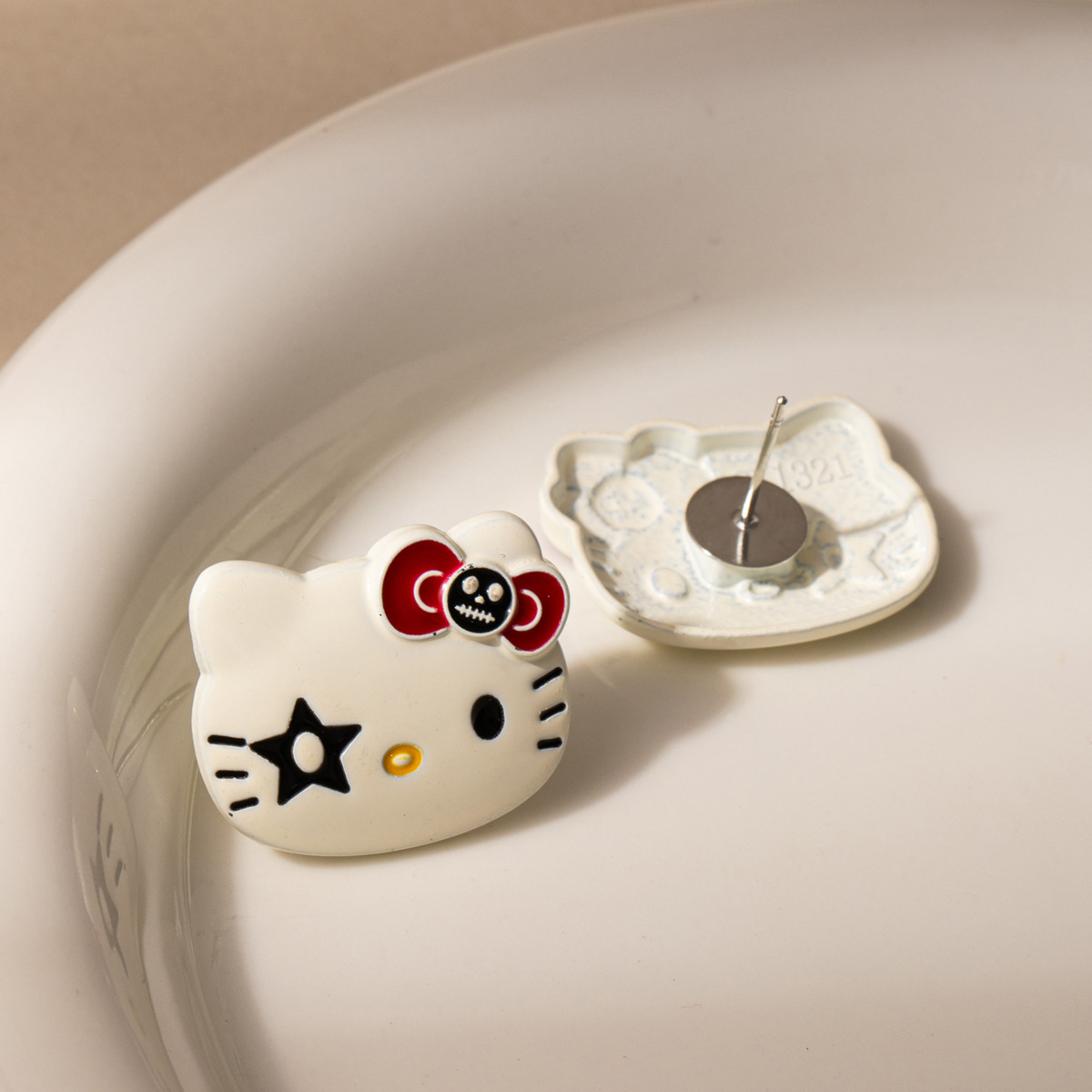 搞怪风白色滴釉小丑Kitty猫耳钉女万圣节甜酷个性卡通趣味耳饰细节图
