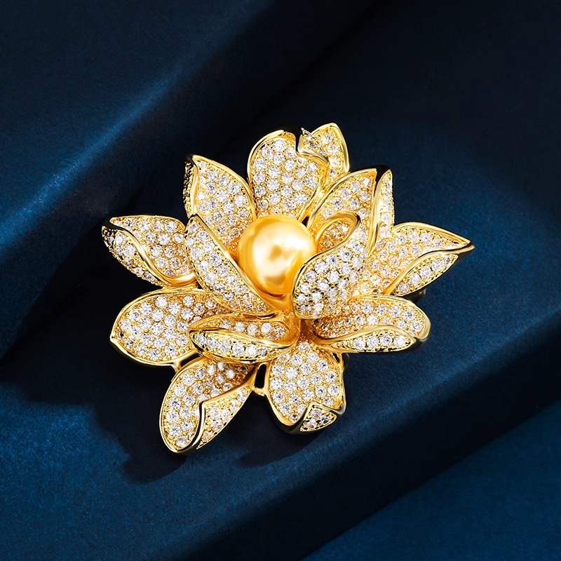 Flower brooch, high-end women, exquisite and luxurious style, brooch design sense, suit accessory brooch, Teacher's Day gift details Picture