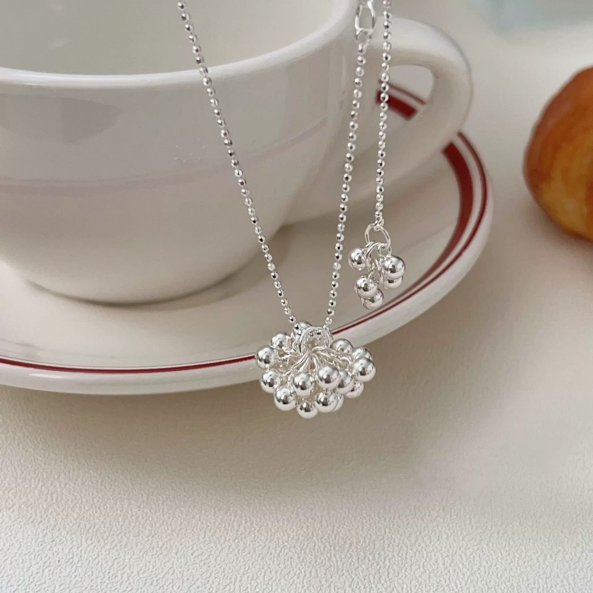 S925 sterling silver 12.7 grape string sweater chain necklace, women's pull-out light luxury style, versatile collarbone chain, high-end feel Application Scenario